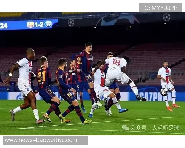 巴萨重返诺坎普进行公开训练球员教练齐聚合影留念展现团队精神