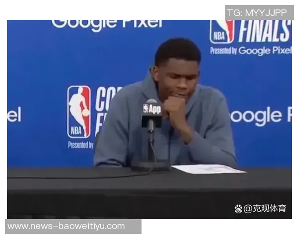 爱德华兹表现平平半场11投仅4中收获10分2篮板并有2次失误